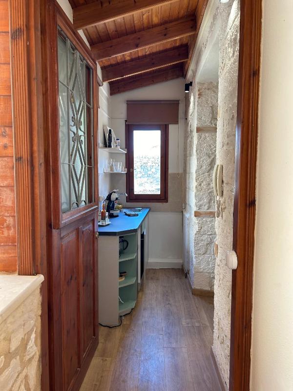 Studio with Balcony image 4