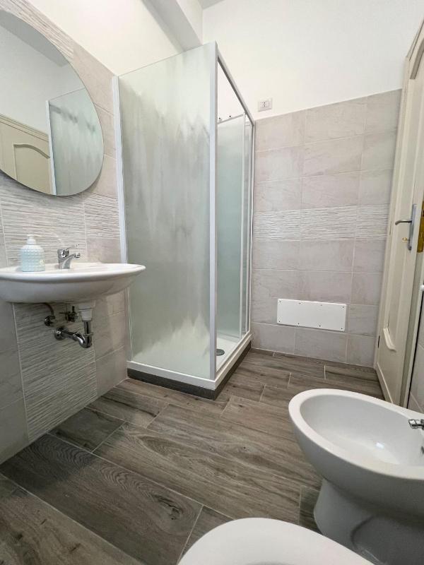 Twin Room with Private Bathroom image 2