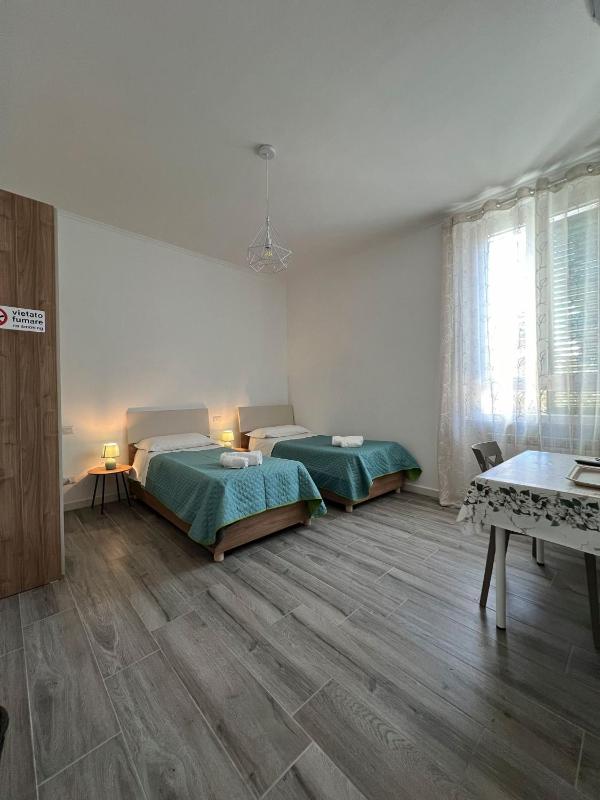 Twin Room with Private Bathroom image 1