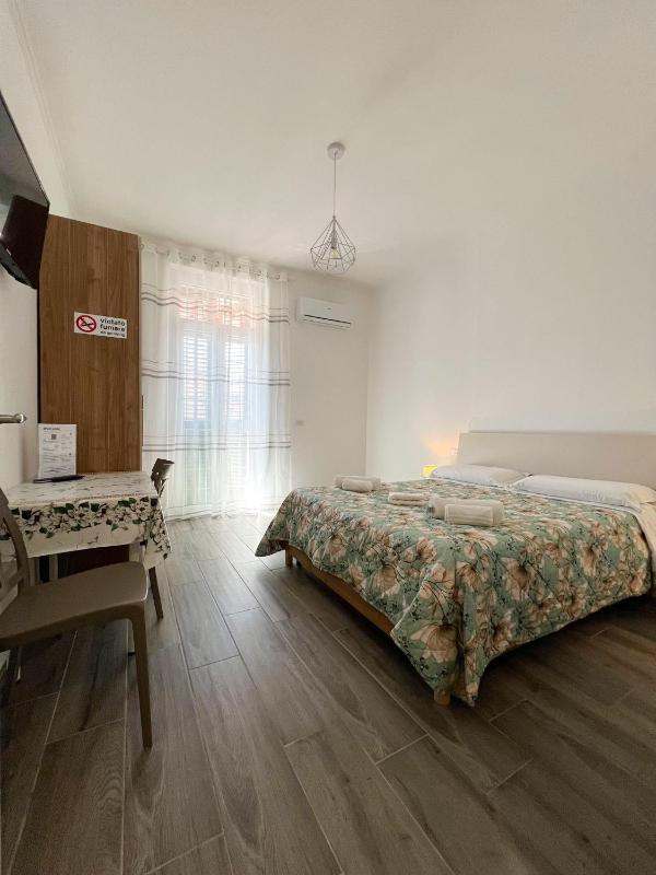 Double Room with Balcony image 1