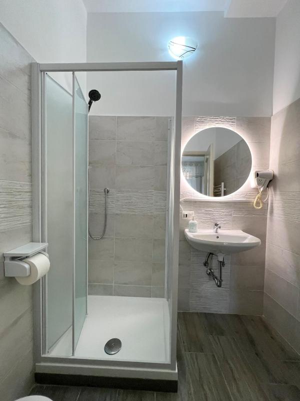 Double Room with Balcony image 3