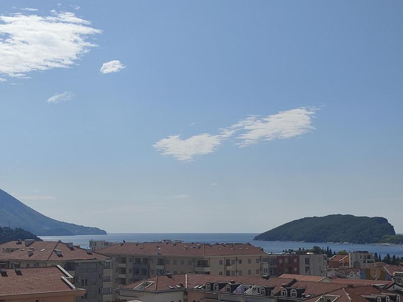 Apartment with Sea View image 2