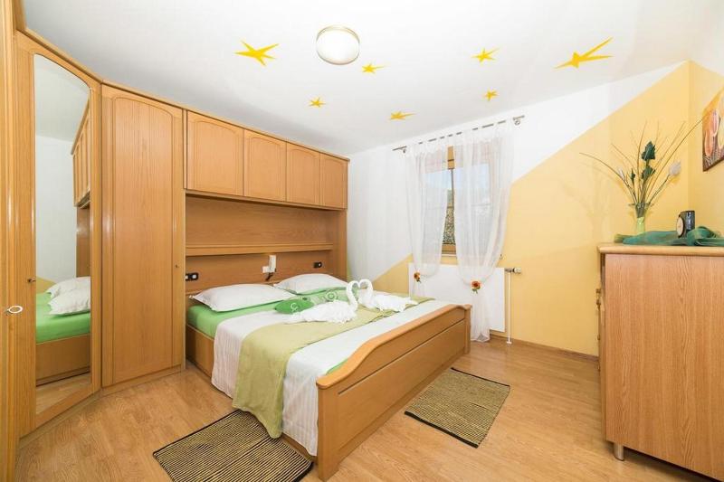 Holiday house with a swimming pool Kastel Stari Kastela - 22832 - image 24