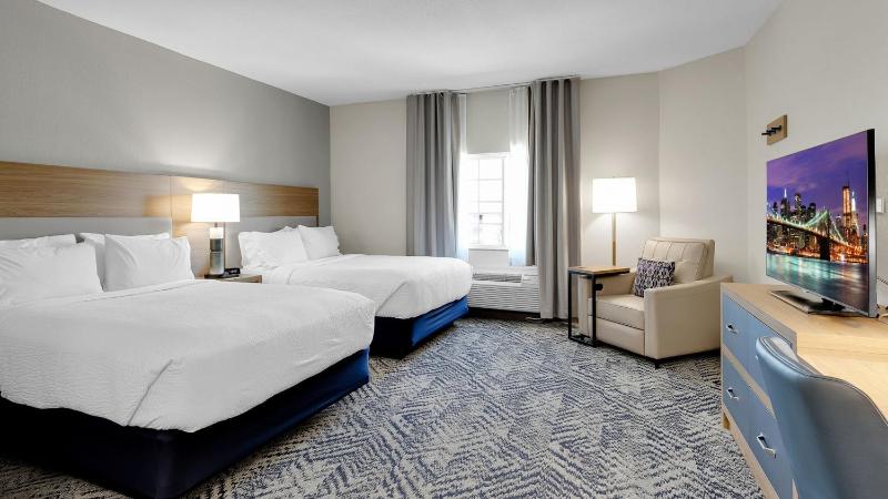 Queen Studio Suite with Two Queen Beds and Tub - Communications/Mobility Accessible image 2