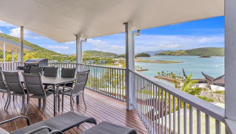 Casuarina Cove 13 on Hamilton Island by HamoRent Images