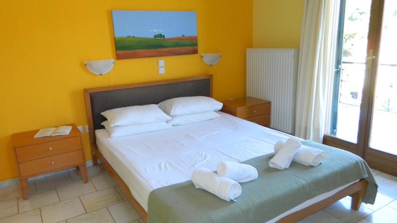 One-Bedroom Apartment image 4