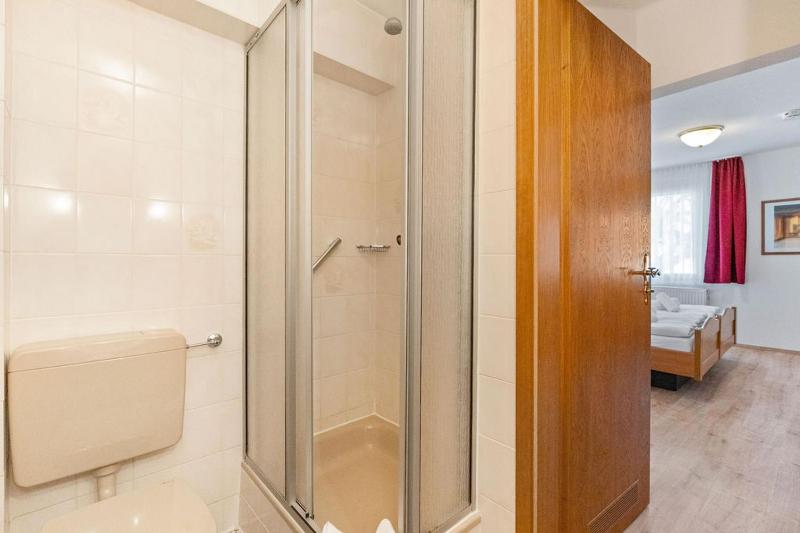 Standard Double Room image 3