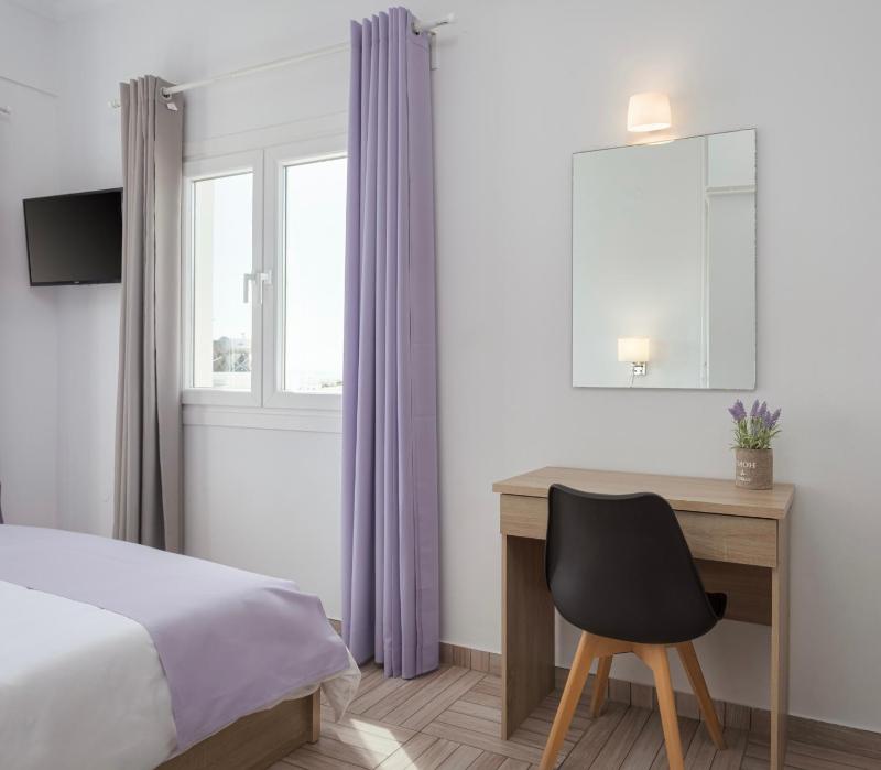 Budget Double Room with 1 Double Bed  without Balcony image 4