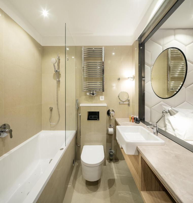 Deluxe Quadruple Room image 1