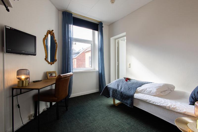 Single Room image 3