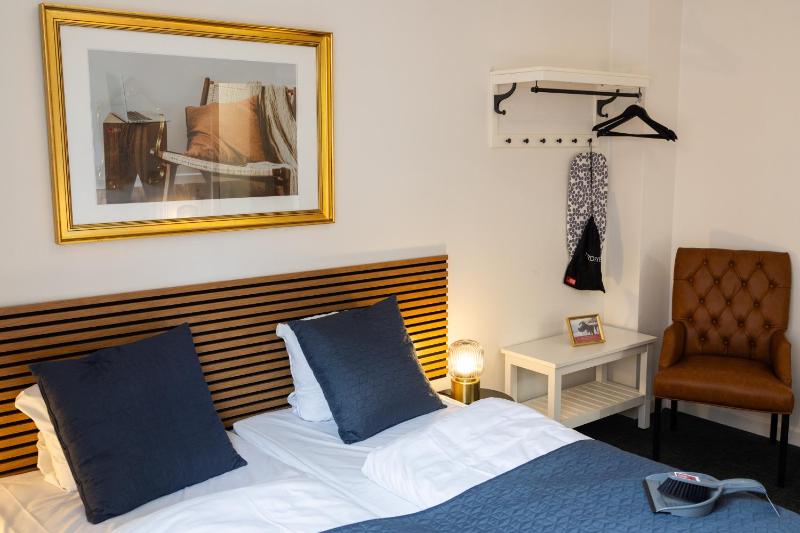 Small Double Room image 4