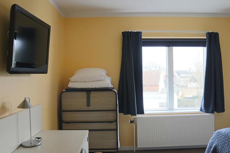 Family Room image 3