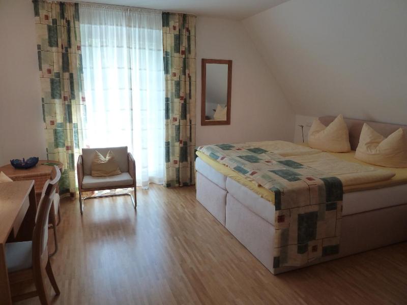 Double Room image 2