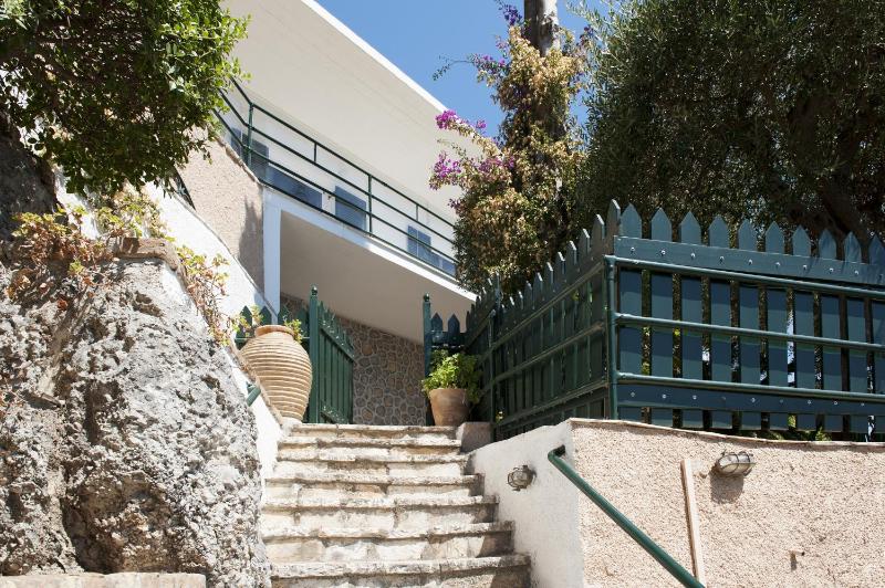 Three-Bedroom Villa image 1