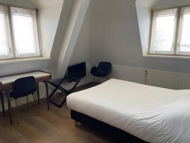 Small Double Room image 1
