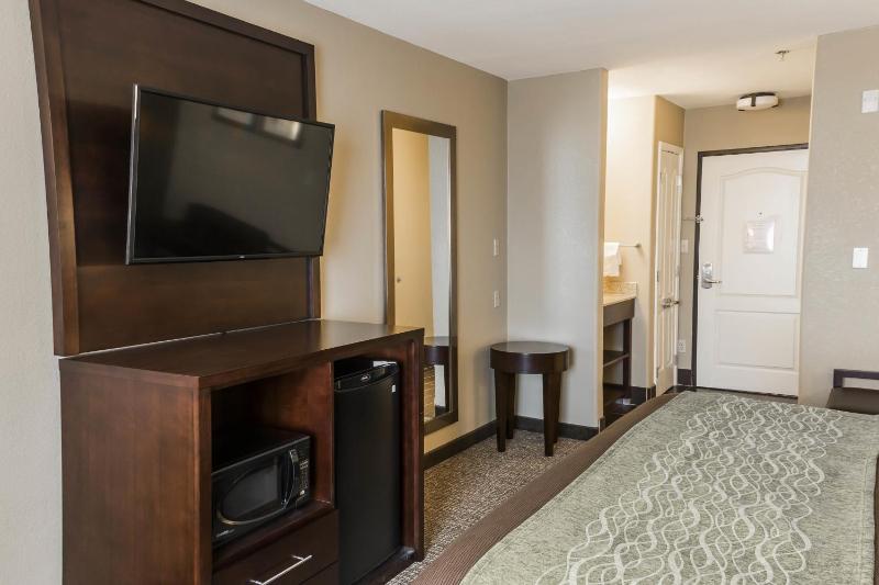 Standard King Room - Non-Smoking  image 3