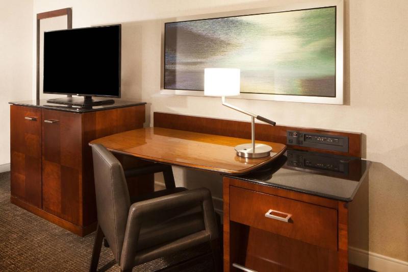 Pure Wellness 1 King Room image 4