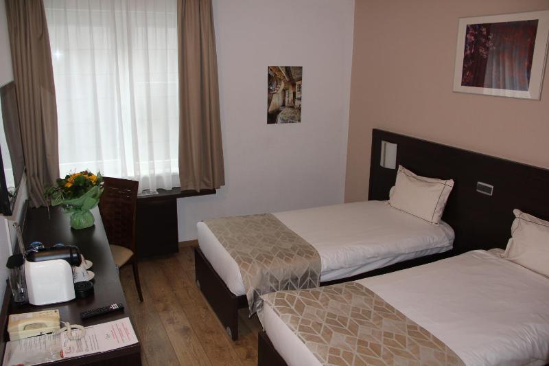 Single Room image 3