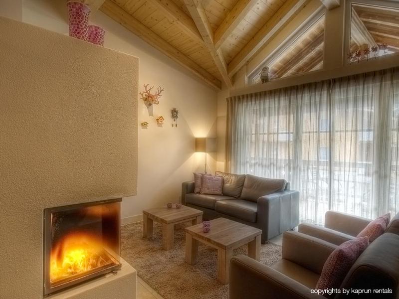 Three-Bedroom Penthouse Apartment with Balcony and Mountain View image 3