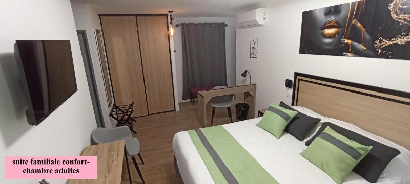 Deluxe Family Suite image 3