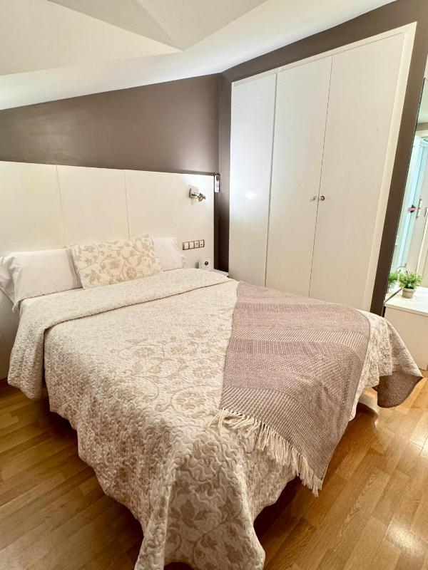 Budget Double Room image 2