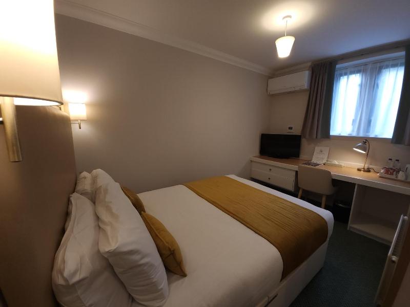 Standard Double Room image 2