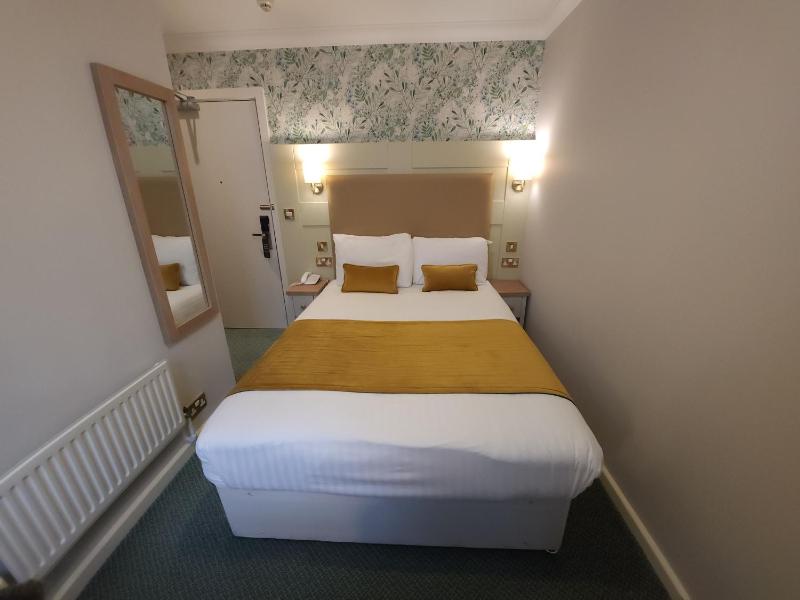 Standard Double Room image 4