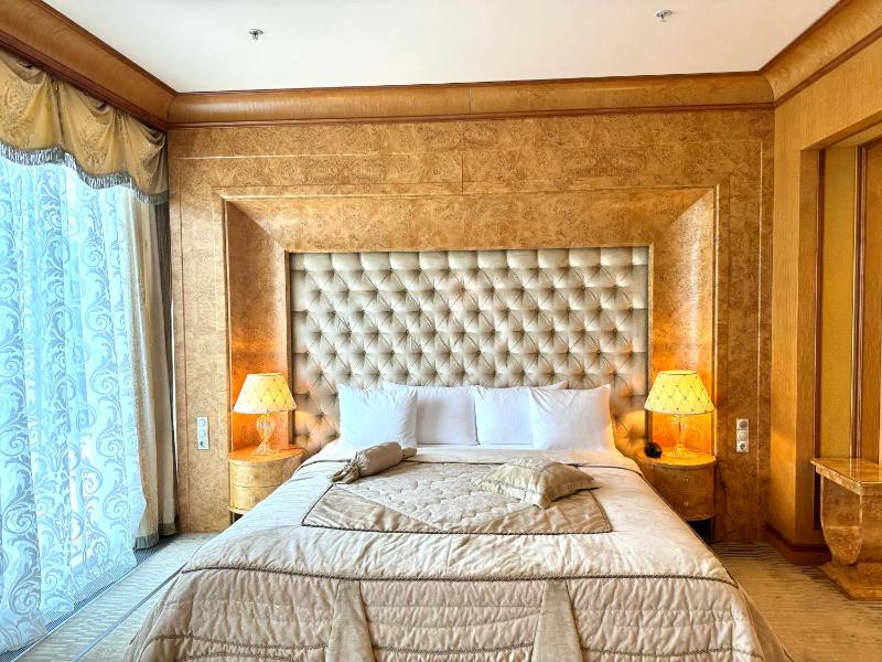 Golf Deluxe Room image 3
