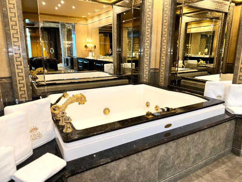 Versace Suite image 3