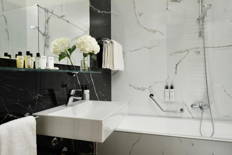 Standard Double Room with Internal View and Spa access image 3