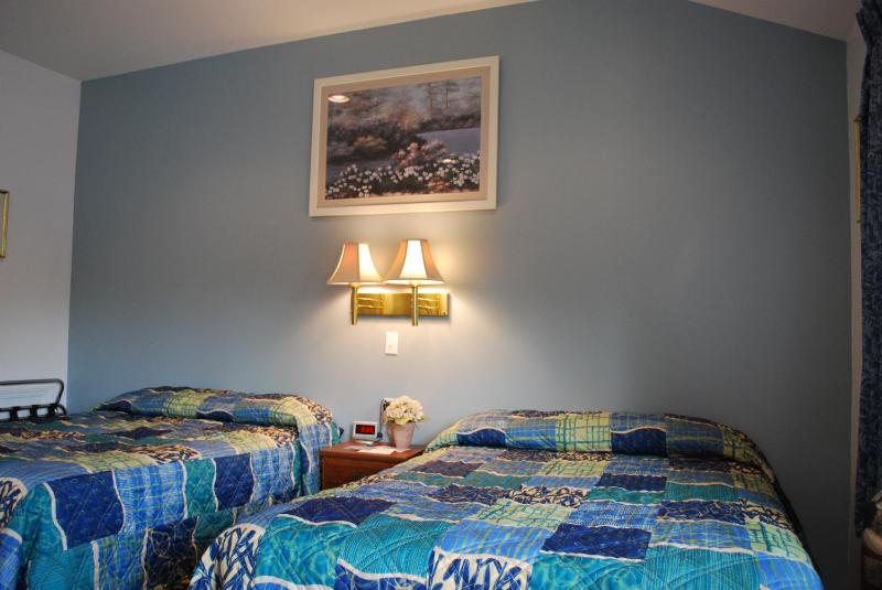 Double Room with Two Double Beds image 3