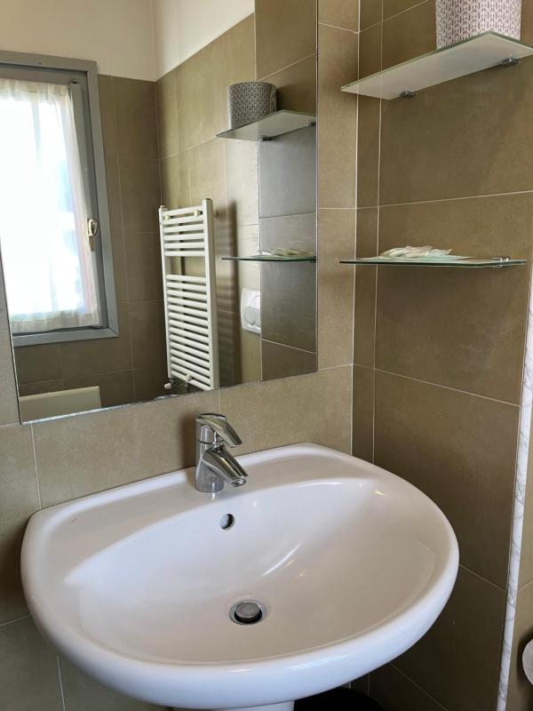 Triple Room with Balcony image 4
