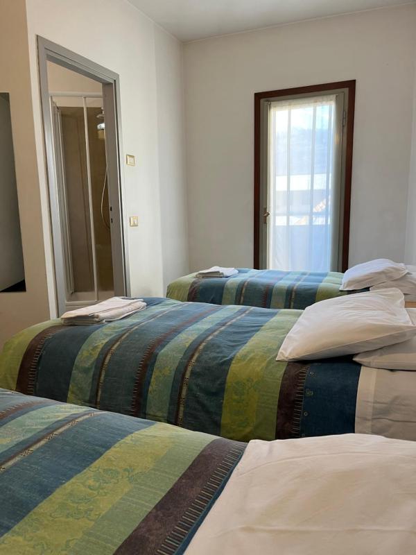 Triple Room with Balcony image 3