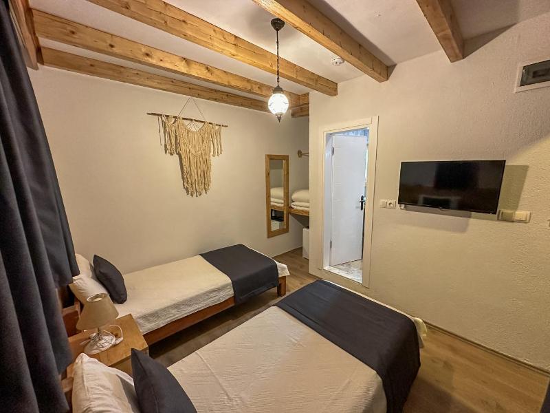 Double or Twin Room with Garden View image 3