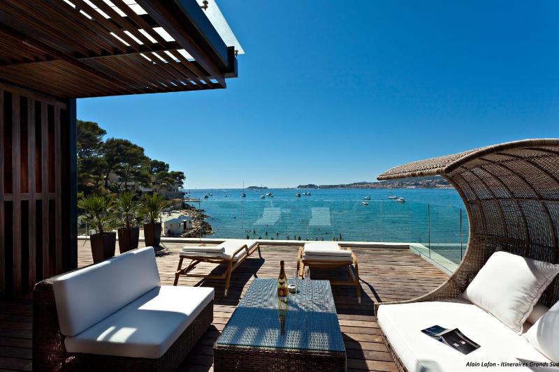 Deluxe Double Room with Sea View image 1