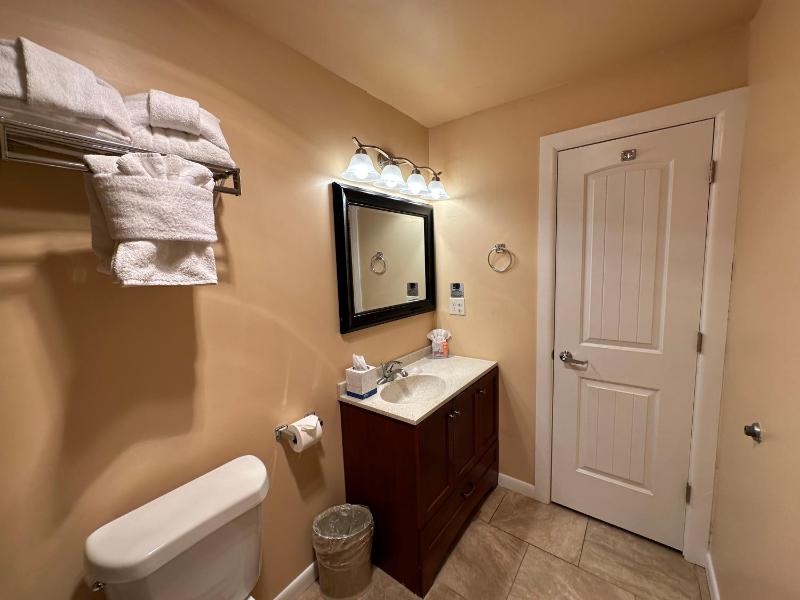 Deluxe Room image 3