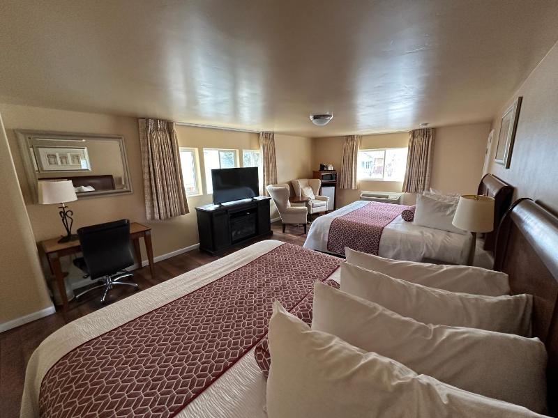 Deluxe Double Room image 3