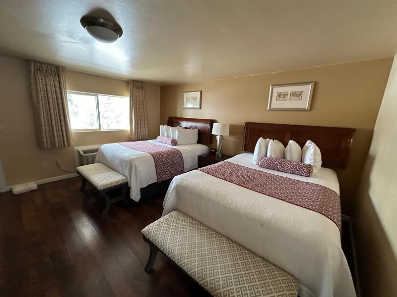 Double Queen Room image 1