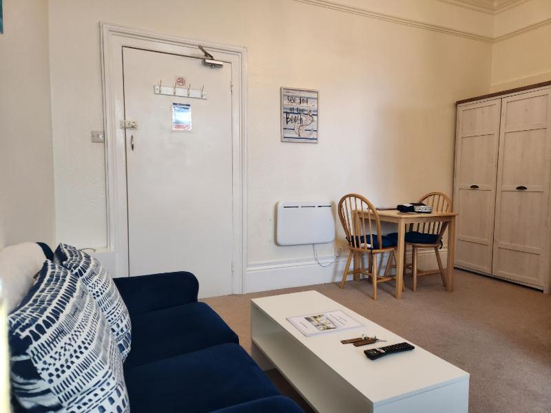 Rose Court Holiday Apartments - image 39