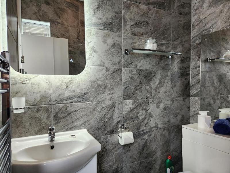 Rose Court Holiday Apartments - image 30