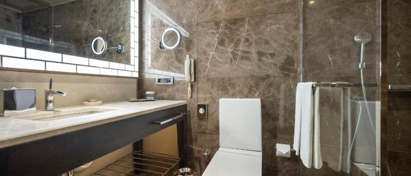 Executive King Room image 2