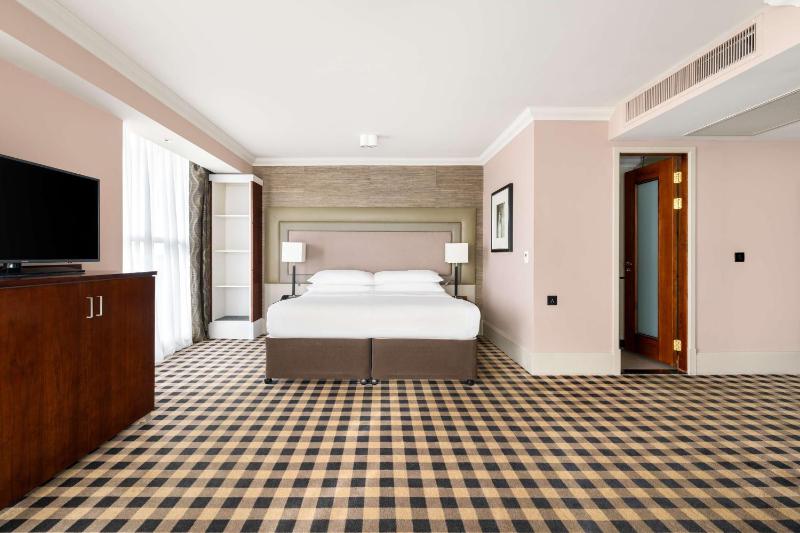 Queen Room image 1