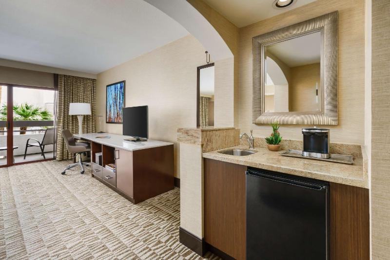 Junior King Suite image 3