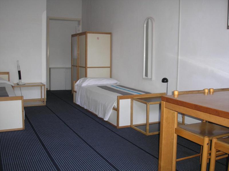 Economy Triple Room image 2
