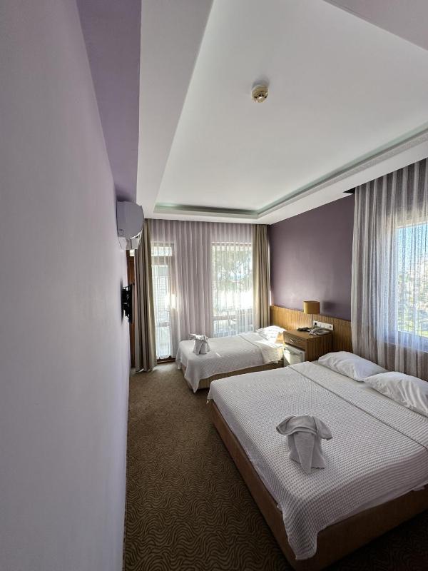Standard Triple Room image 1