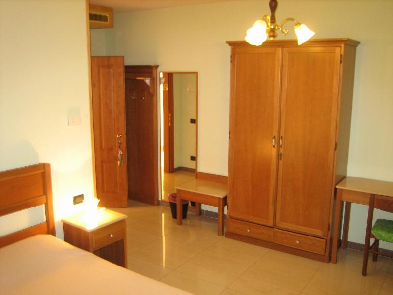 Double or Twin Room image 4