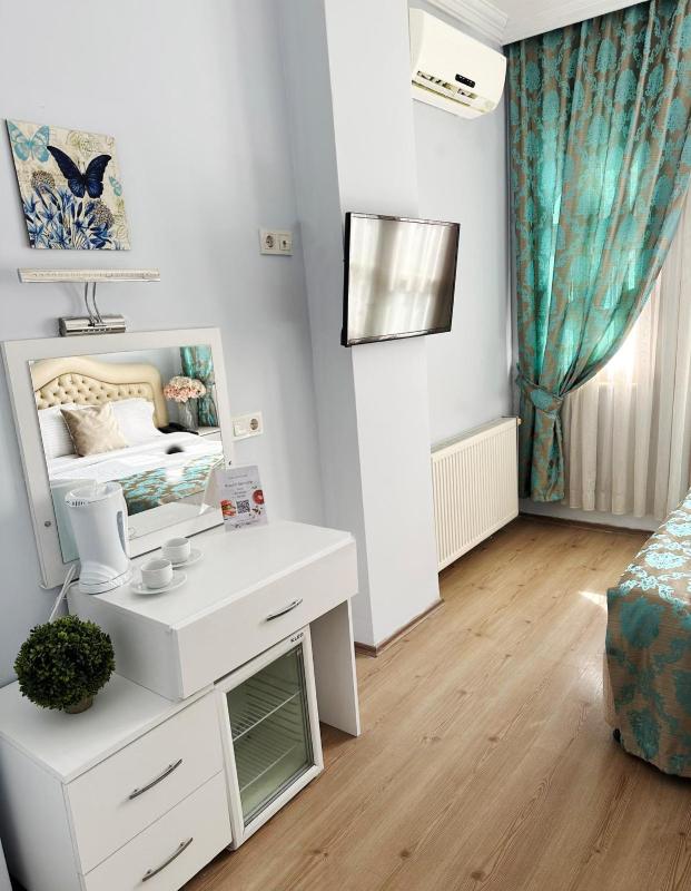 Double Room image 3