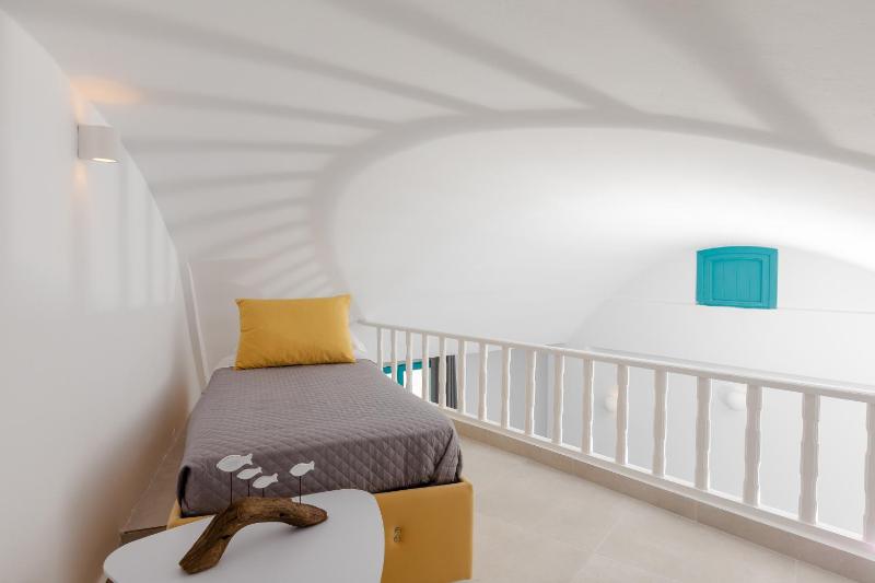 mezonette superior double sea view room. image 3