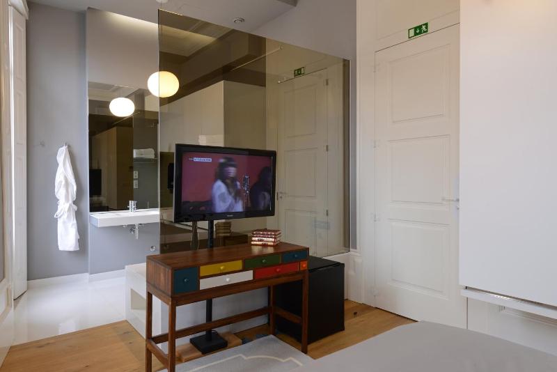 Single Room image 3
