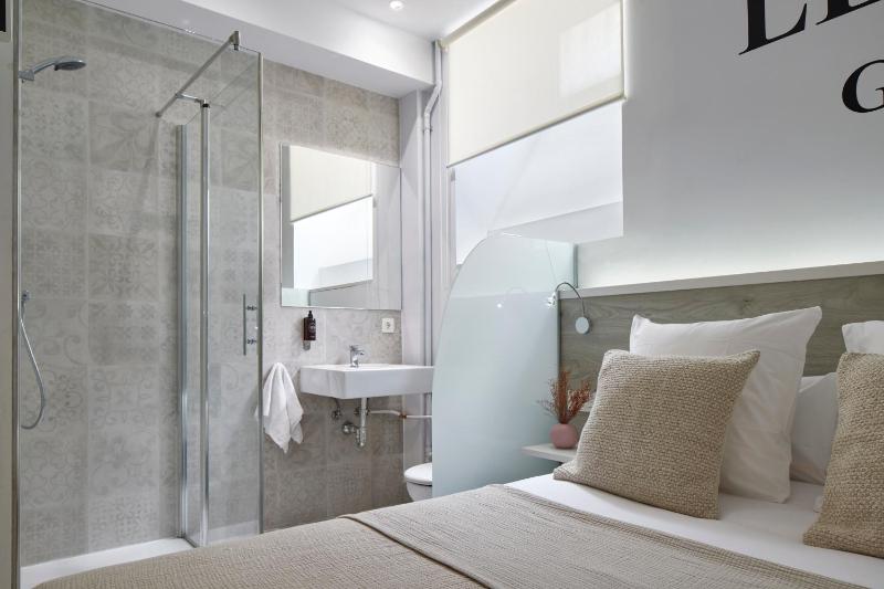 Double Room with Private Bathroom image 3